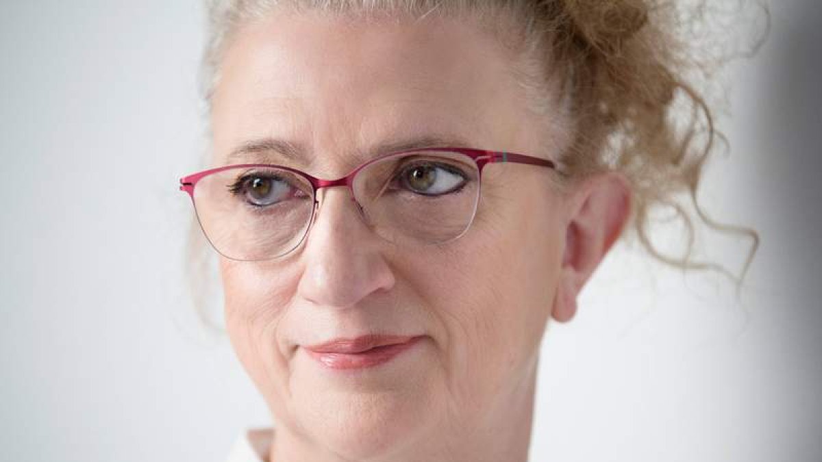 Ana Rossetti presenta en el Salón de los Reyes ‘El libro de las ciudades’ (Editorial Siruela, 2022). DL