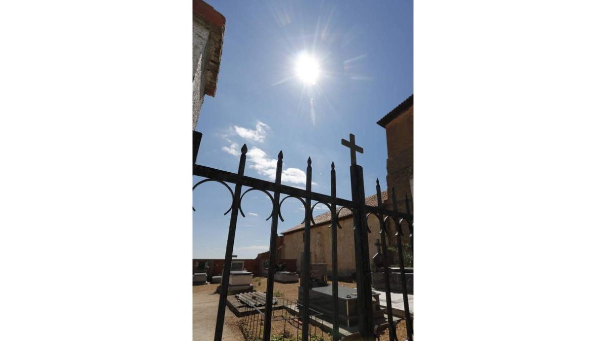 El municipio de La Antigua cuenta con apenas 400 habitantes repartidos entre sus cinco pueblos. Se encuentra a 55 kilómetros de la capital leonesa.