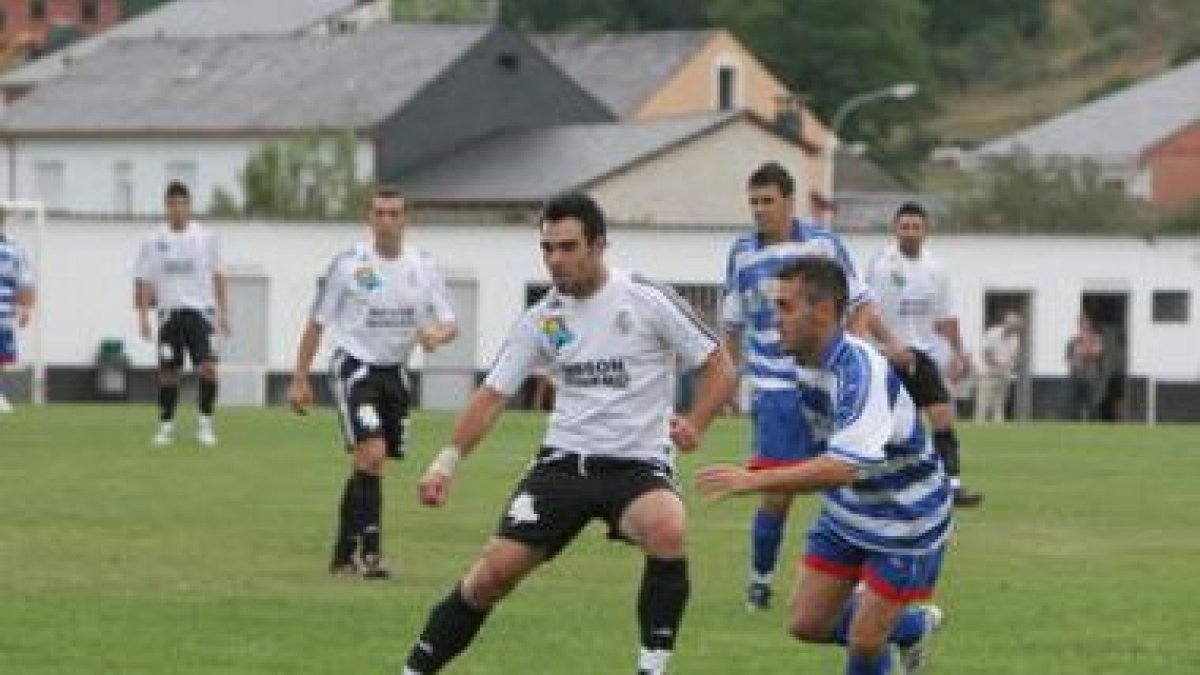 El equipo de Vega de Espinareda logró una importante victoria con remontada incluida.