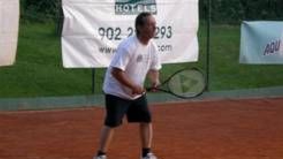 Uno de los participantes en el torneo de veteranos