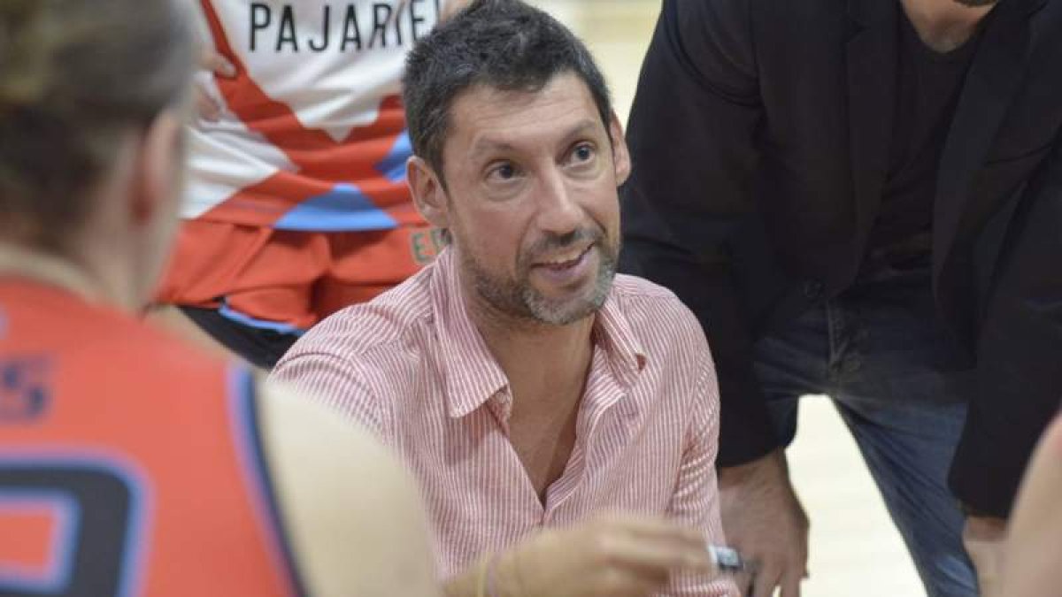 Vázquez cumple mañana cien partidos como técnico del Pajariel. DL