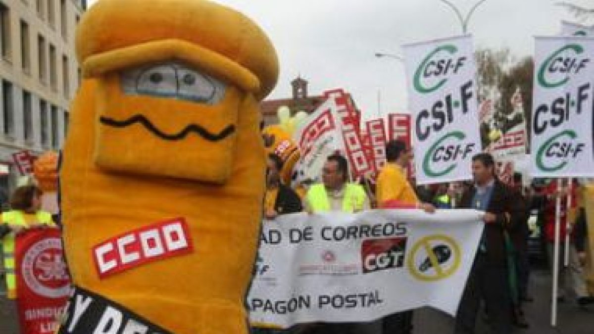 Un momento de la manifestación de los trabajadores de Correos.
