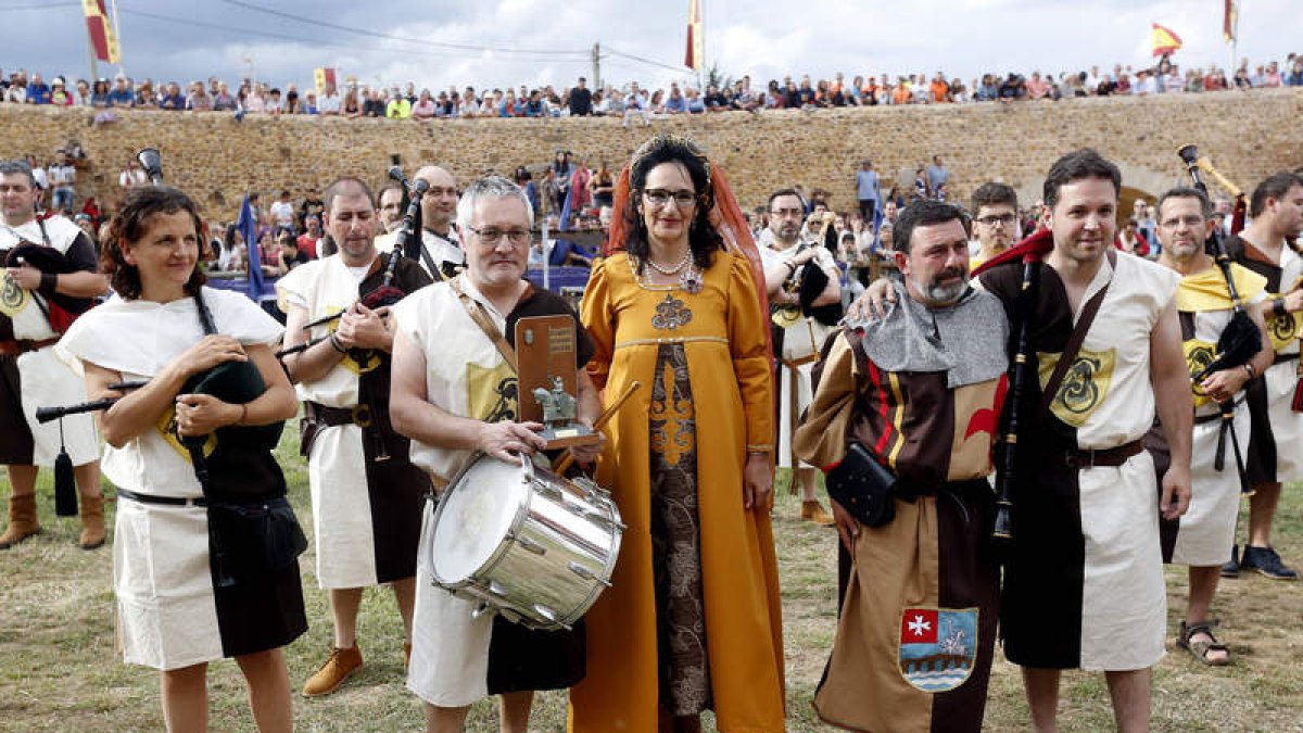 El grupo Sartaina, con Teresa Mata y Enrique Busto. MARCIANO PÉREZ