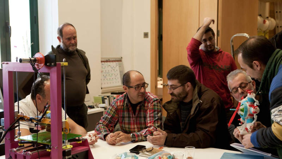 La sede de la fundación acogió ayer la tercera sesión de trabajo que se celebra cada quince días.