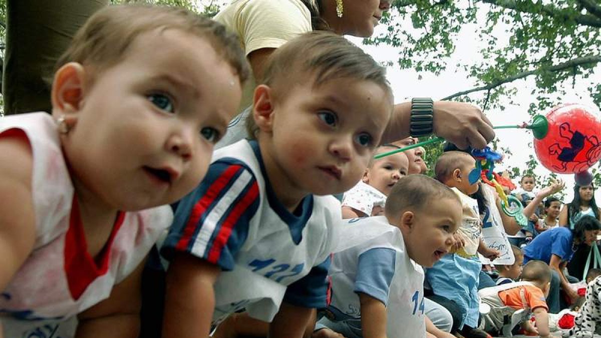 Los padres tendrán deducciones fiscales por maternidad.