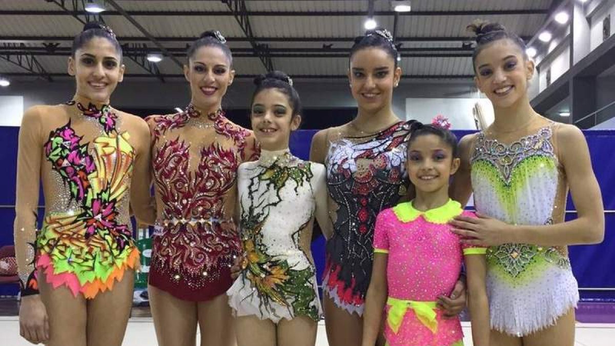 Carolina Rodríguez junto a sus compañeras del Club Ritmo Sara, Andrea, Paula y Olatz