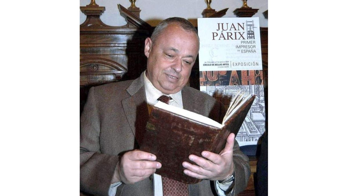 Este escritor, bibliófilo e investigador dirige el Instituto Castellano y Leonés de la Lengua