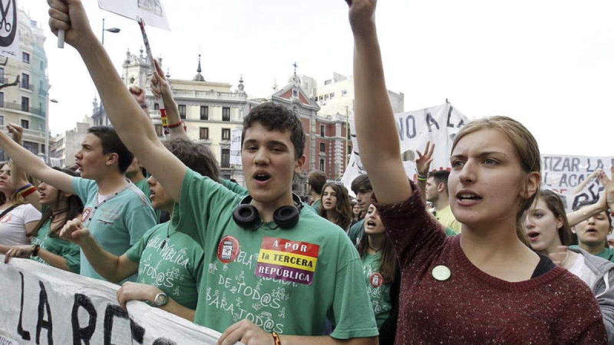 Varios estudiantes que secundaron la convocatoria.