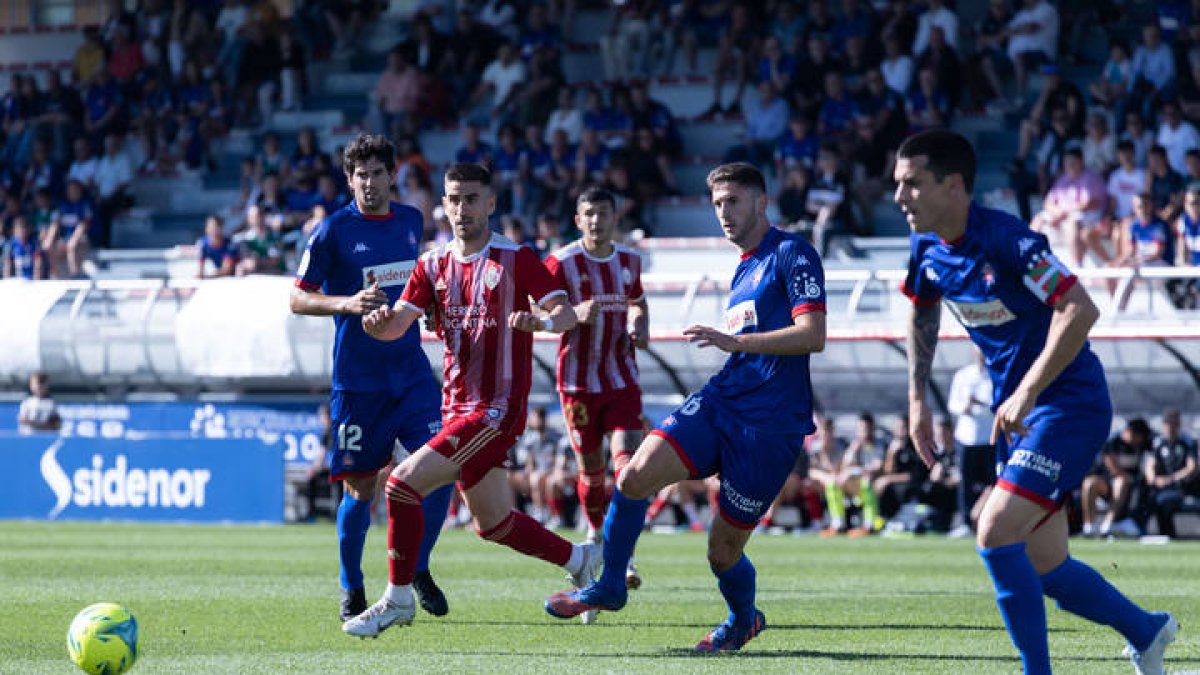 Un momento del partido. EDUARDO AGREDA