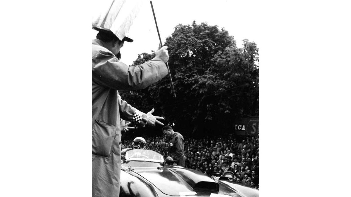 El «Reparto Classiche di Maranello» recupera el icónico 290 MM de las Mille Miglia 1956.