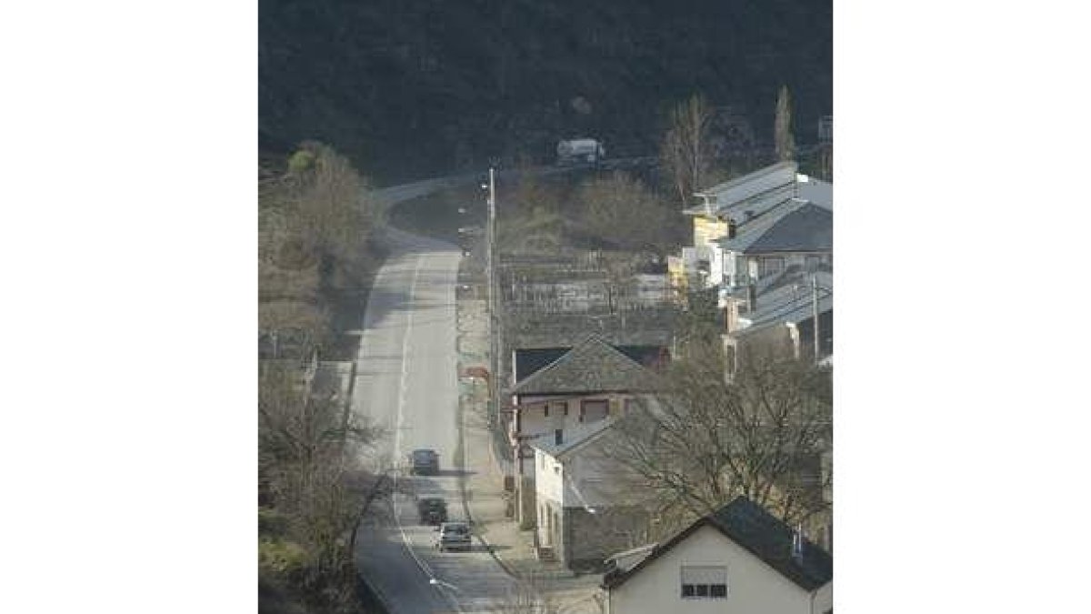 Uno de los accesos más habituales a La Cabrera se realiza por Puente