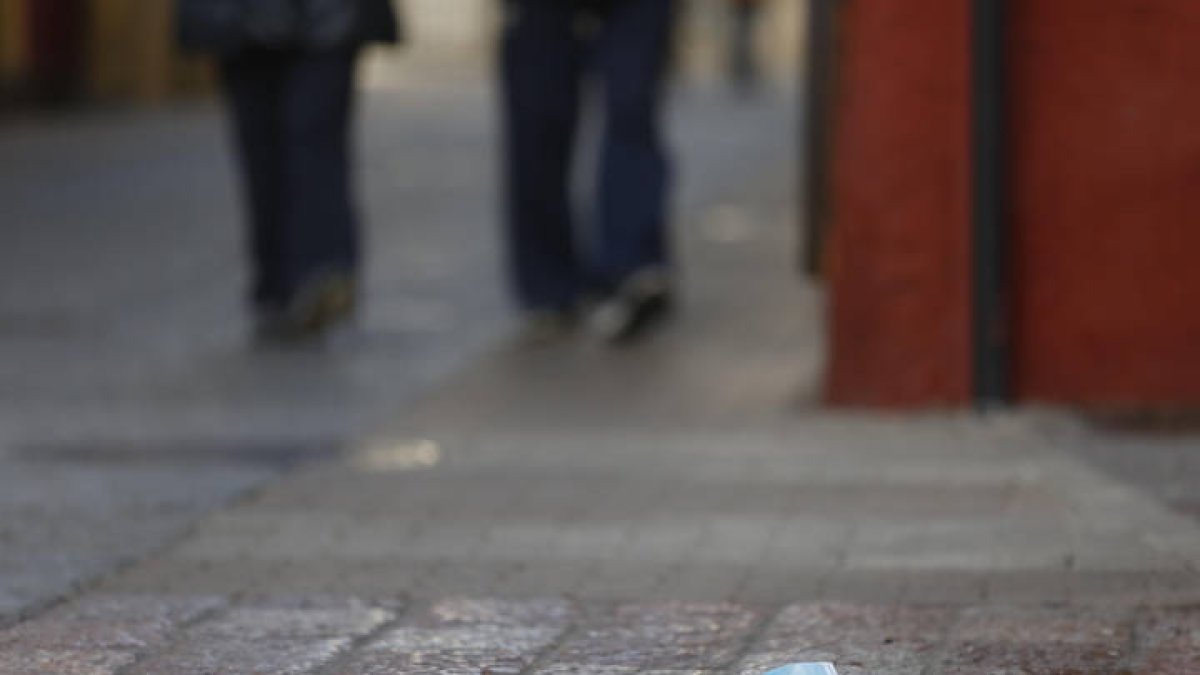 Las mascarillas ya no son obligatorias en el exterior. FERNANDO OTERO