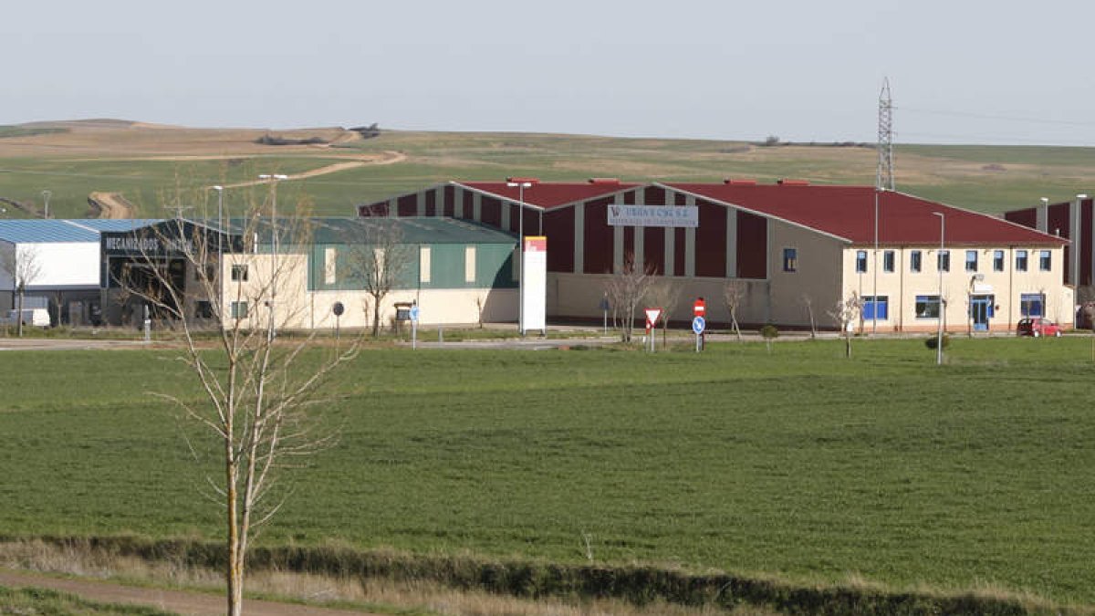 Varias naves del polígono industrial de Sahagún que cuenta con diez hectáreas de superficie.