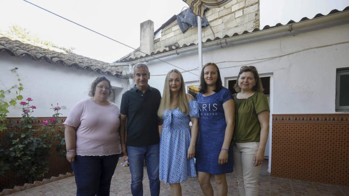 Dos familias ucranianas viven en Torrecampo (Córdoba) gracias a la solidaridad popular. SALAS