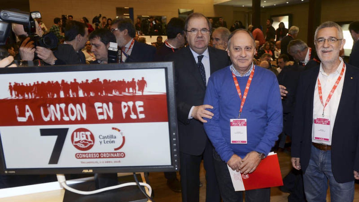 Herrera, junto a Faustino Temprano y Agustín Prieto en el acto de ayer. NACHO GALLEGO