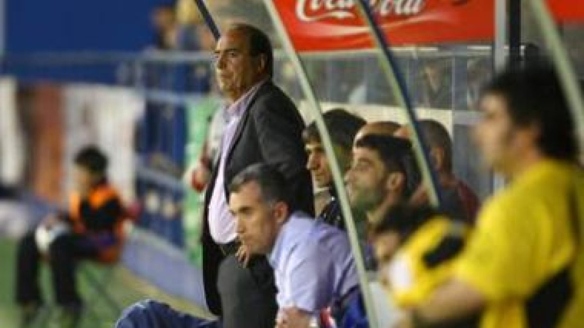 El preparador de la Deportiva va a dar opción de jugar a dos futbolistas salidos de la cantera