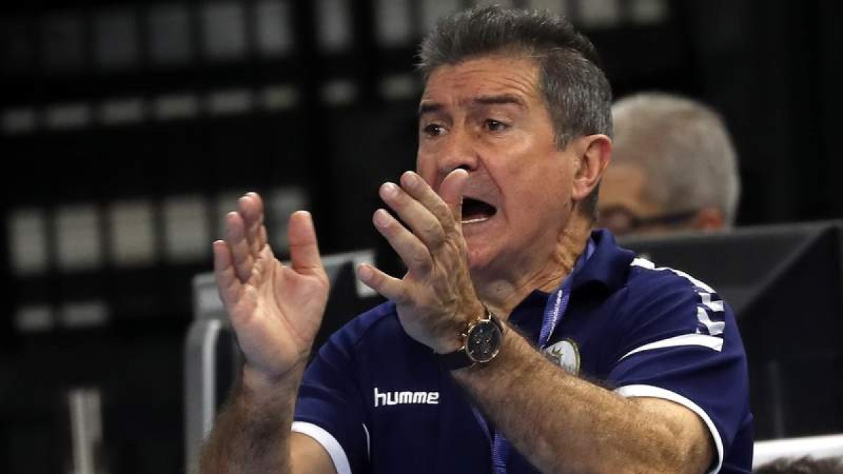 Cadenas compaginará el banquillo leonés con el de la selección argentina. SRDJAN SUKI