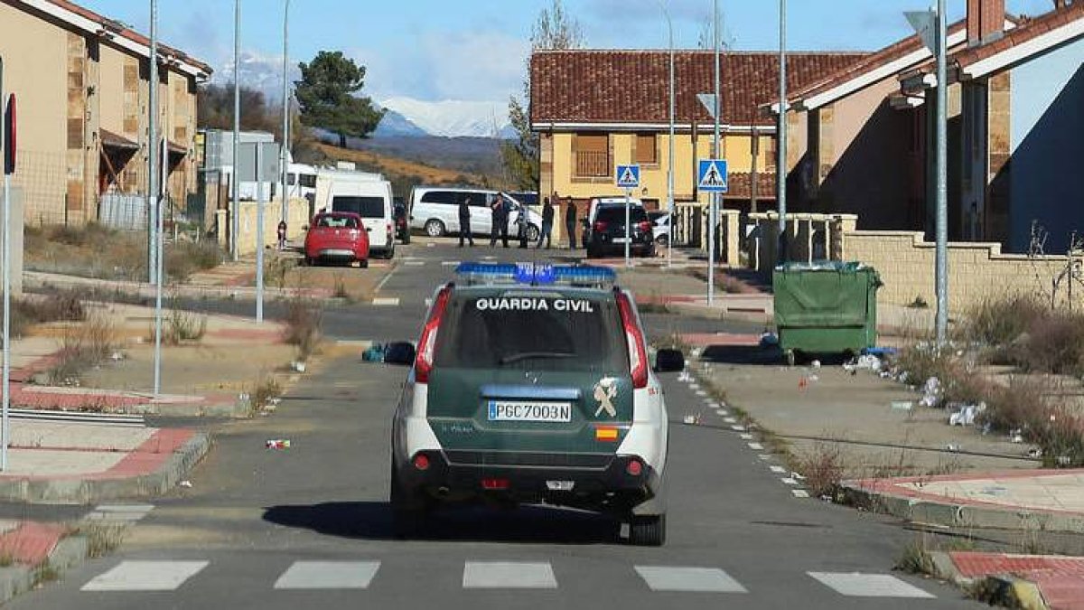 Una patrulla de la Guardia Civil, vigilando esta semana la zona.