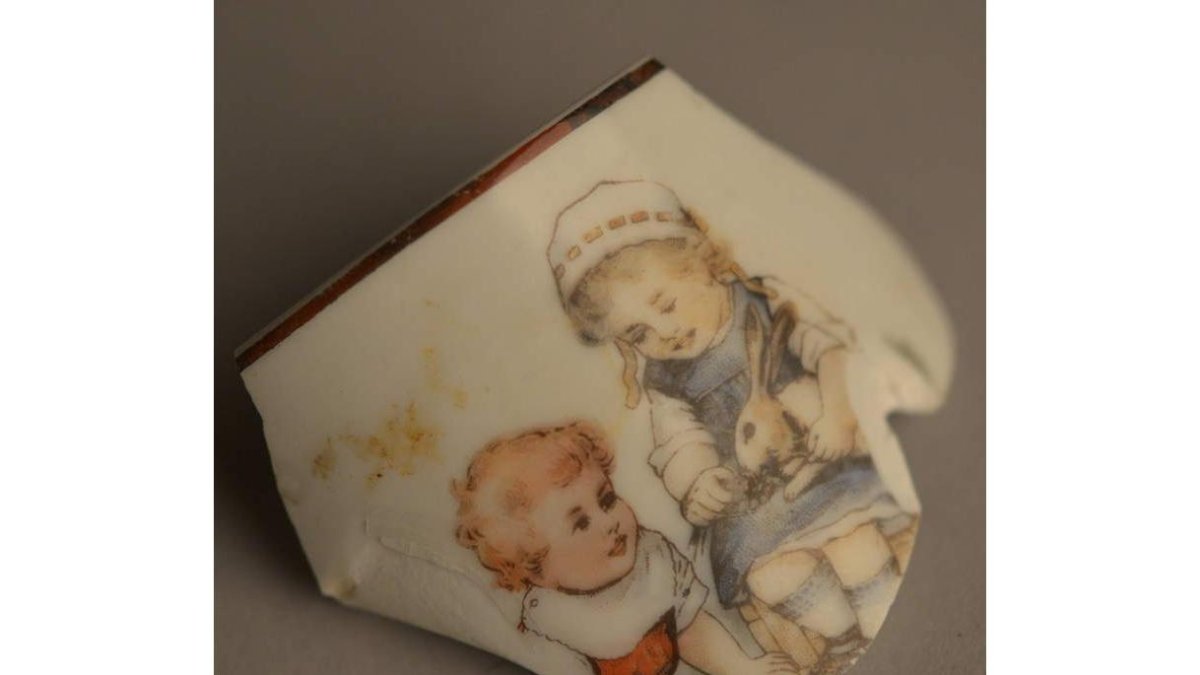 Detalle de una de las porcelanas con las que los judíos llegaban a los campos. CANAL