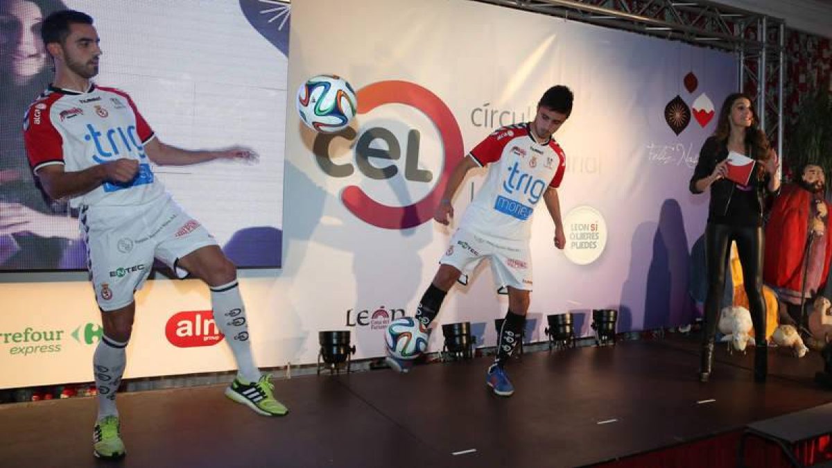 El logo del Círculo Empresarial Leonés ya figura en las medias de la Cultural y Deportiva Leonesa de cara al nuevo año deportivo.