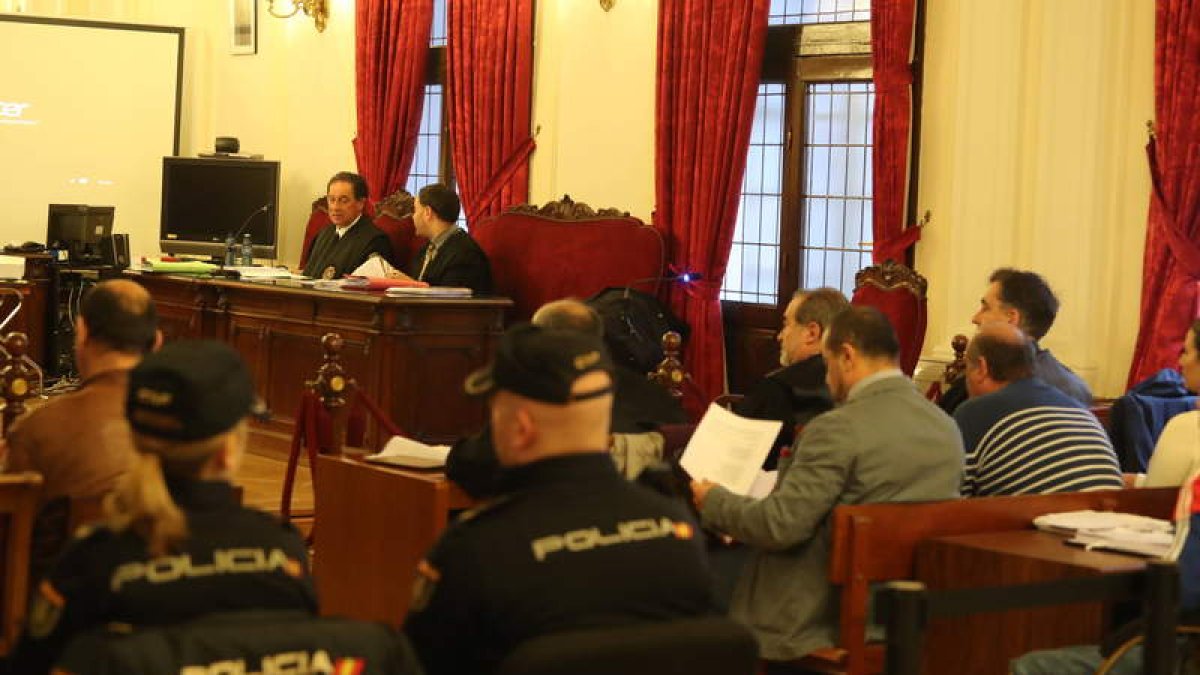 Aspecto de la sala de vistas al inicio de la sesión de ayer jueves. DL