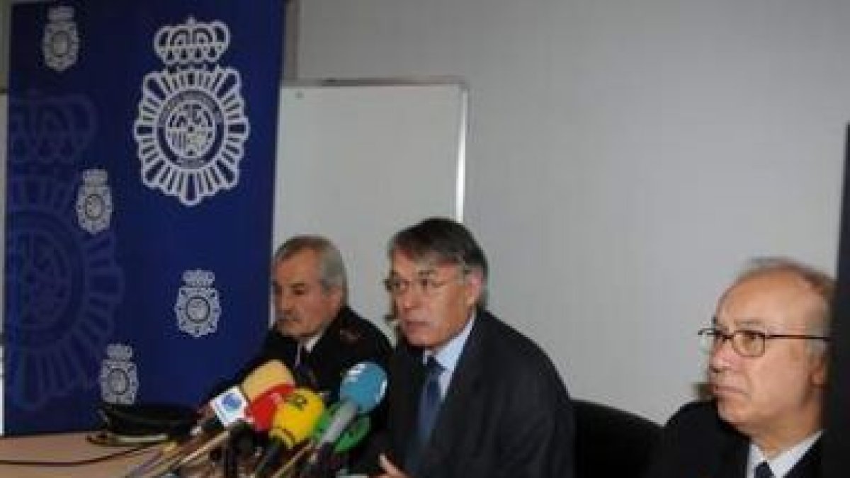 Miñambre y Francisco Álvarez, durante la presentación.