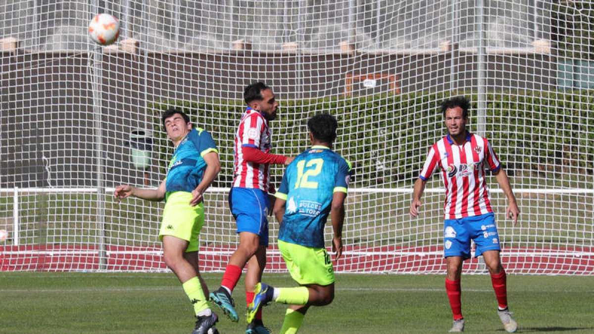 El Atlético Bembibre sumó una victoria merecida en el feudo del Numancia B. ANA F. BARREDO