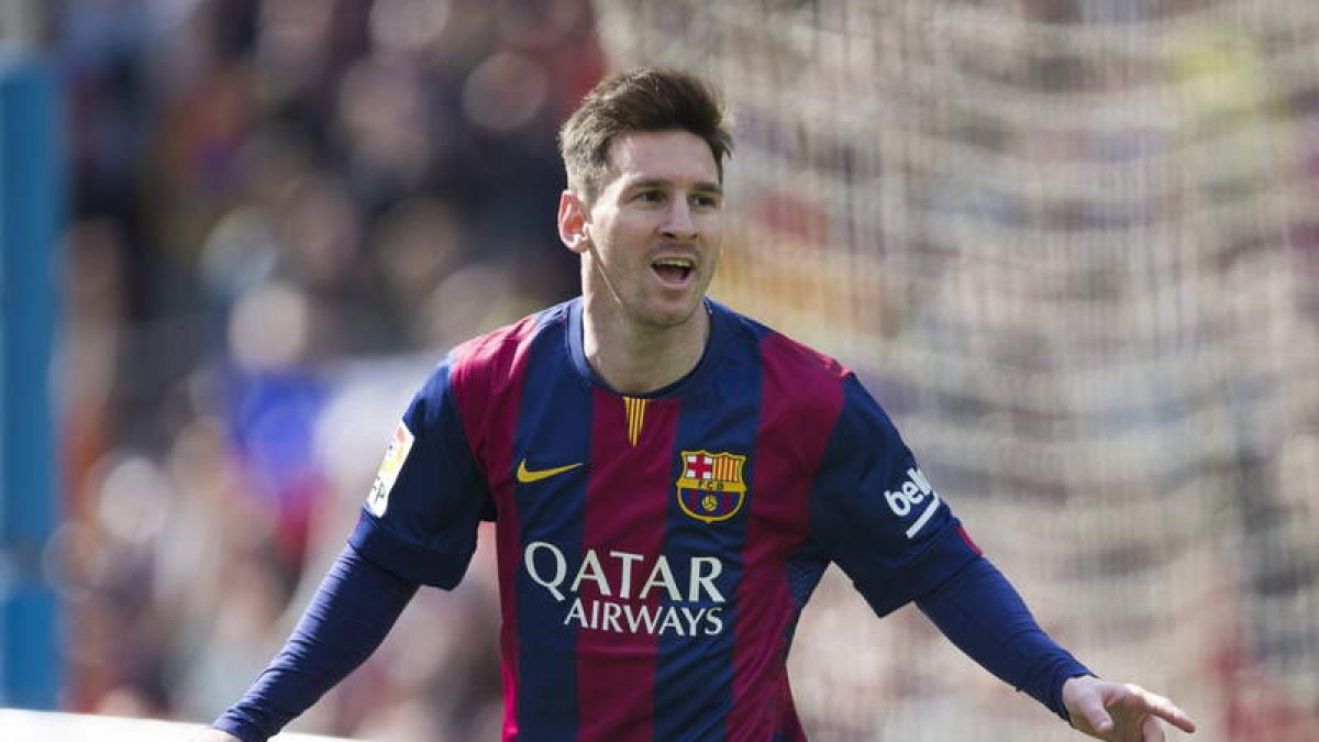 Messi, que ayer superó a Zarra en hat-tricks, celebra uno de sus tres goles ante el Rayo
