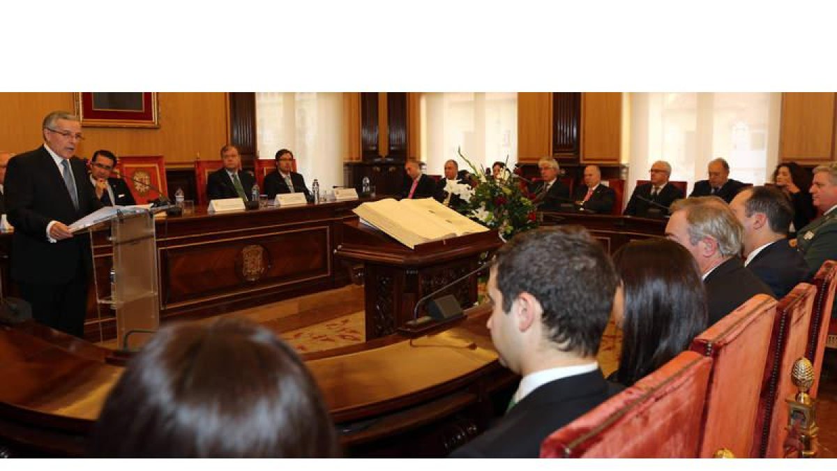 Un momento de la alocución del alcalde en el transcurso del acto.