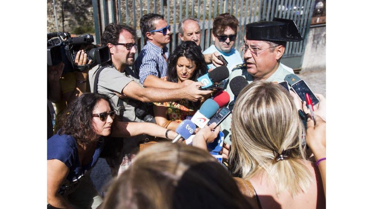 El jefe de la comandacia de La Coruña atendió ayer a los medios. O.C.