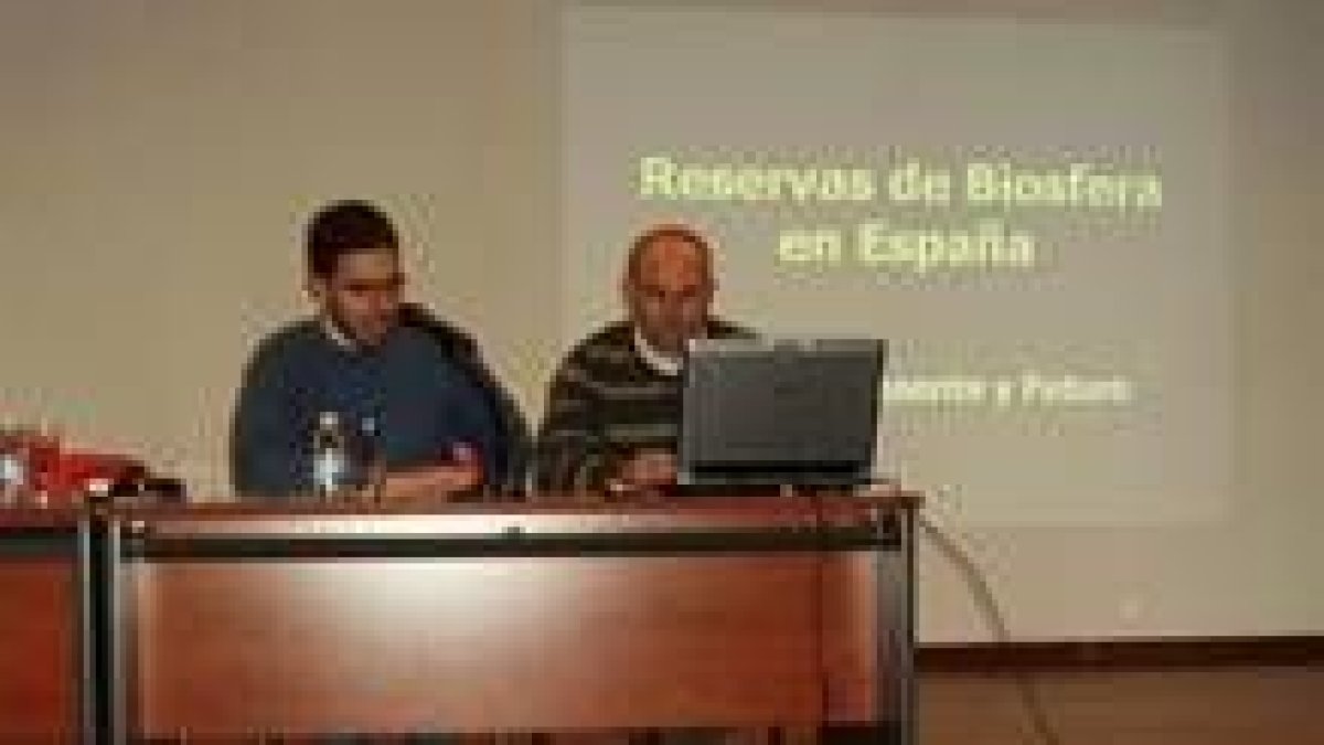 Manuel Castro y Tomás Rueda, en la conferencia de ayer