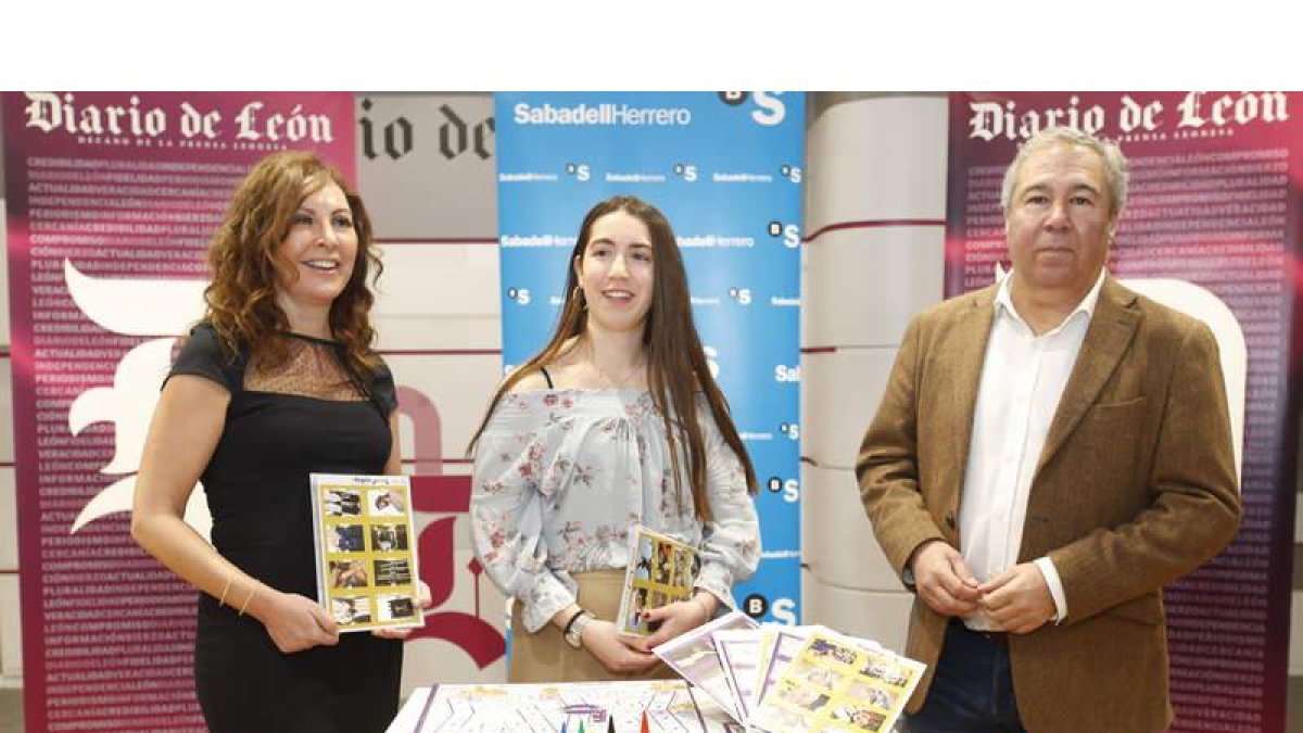 Cristina Santos, Sara Antón y Joaquín S. Torné, en la presentación de la nueva entrega. RAMIRO