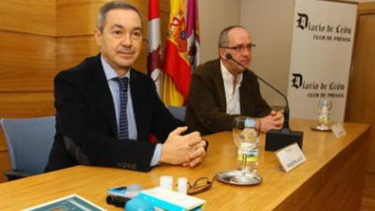 Serafín de Abajo Olea y José Antonio Pérez de Abajo, ayer en el Club de Prensa.