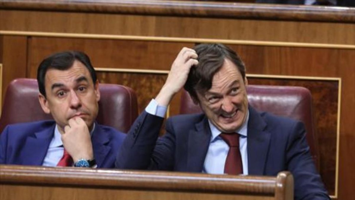 Fernando Martínez-Maillo y Rafael Hernando. de PP, ayer, durante el debate.