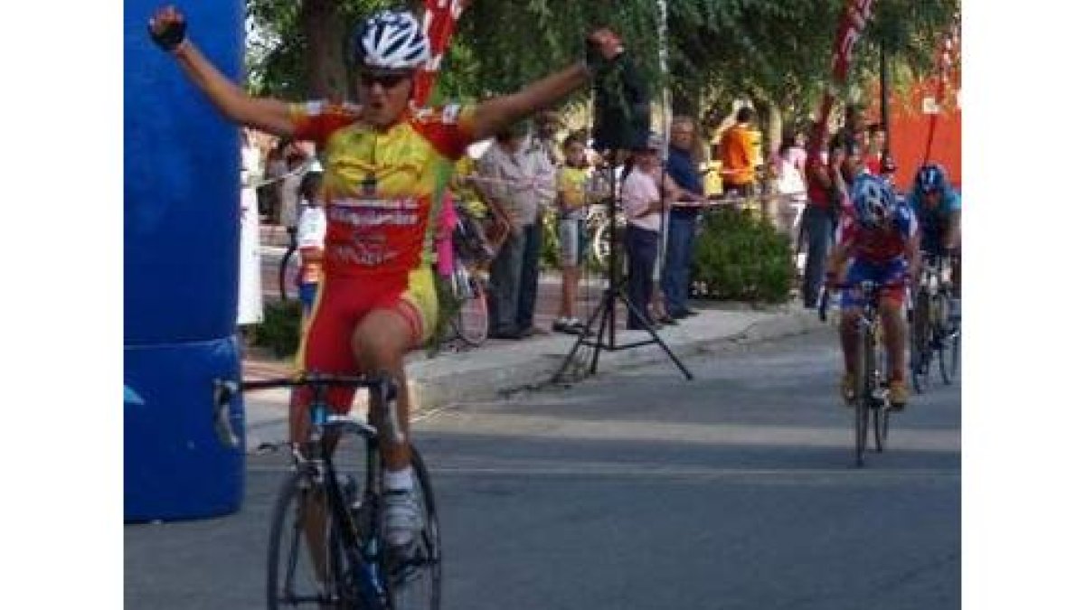 Los integrantes de los equipos de base del Club CIclista León que tan buena temporada firmaron.
