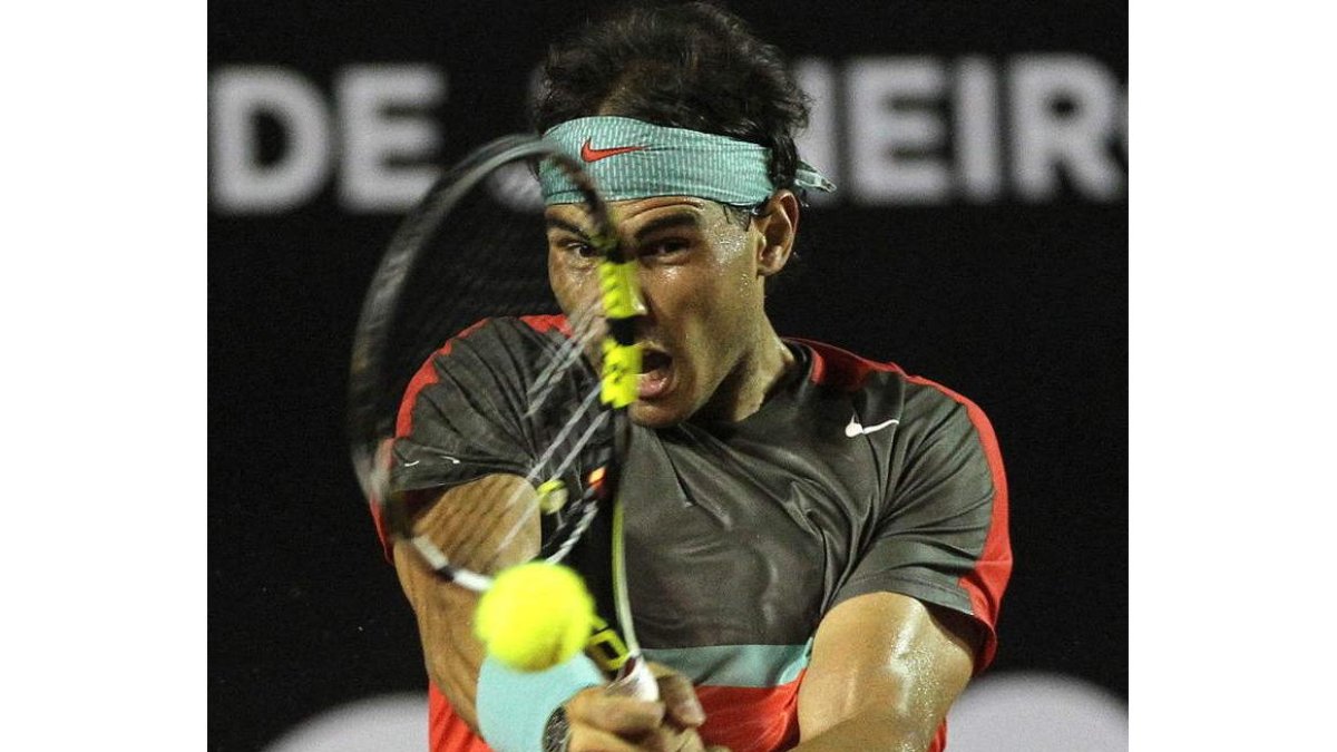Nadal responde una bola a Daniel Gimeno-Traver.