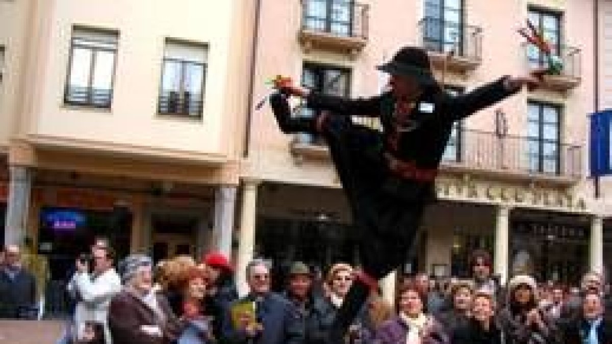 Un concursante mostró sus habilidades como danzante delante del jurado y del público
