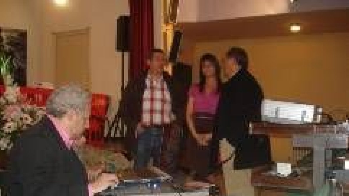 De Celis, preparando su ponencia en Olleros de Sabero