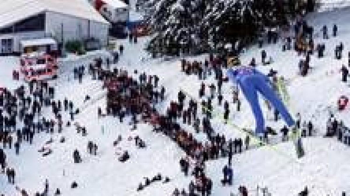 Schlierenzauer durante su participación en la Copa de Saltos de Esquí