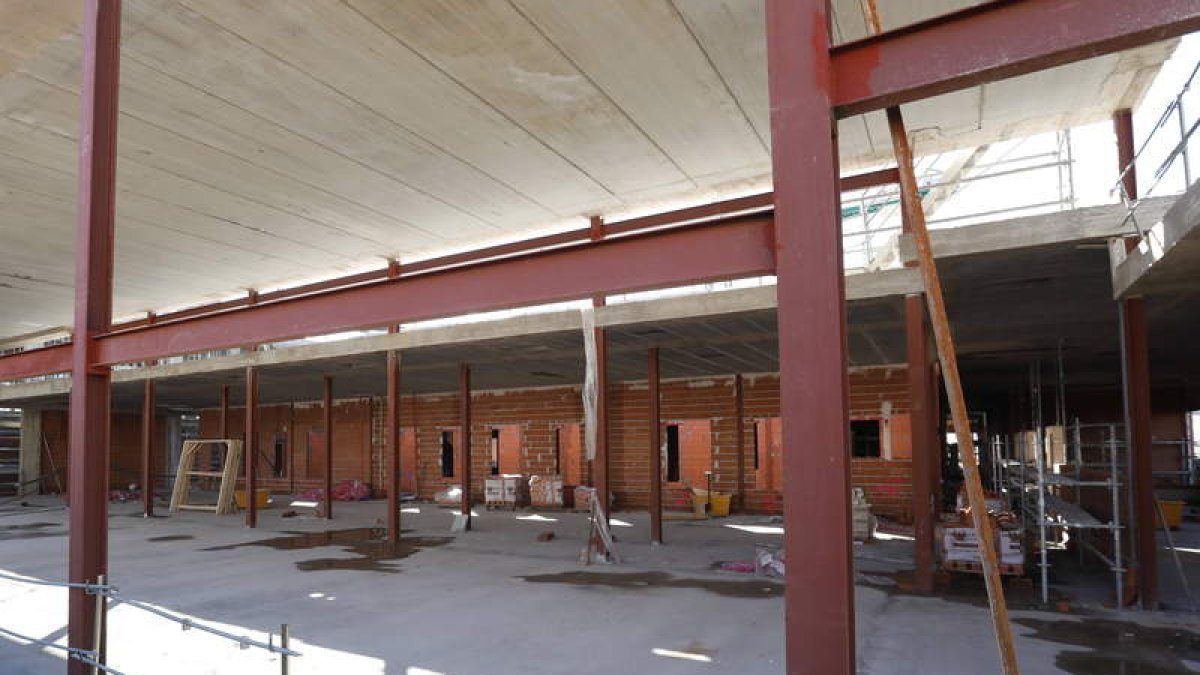 Interior de las obras del Conservatorio de León en San Mamés. MARCIANO PÉREZ