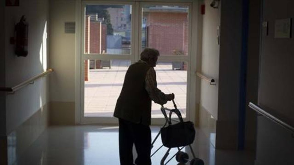 Una anciana en una residencia de ancianos en Barcelona.