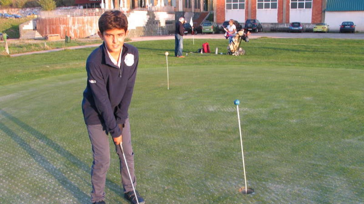 El joven jugador berciano Pablo Calvete.