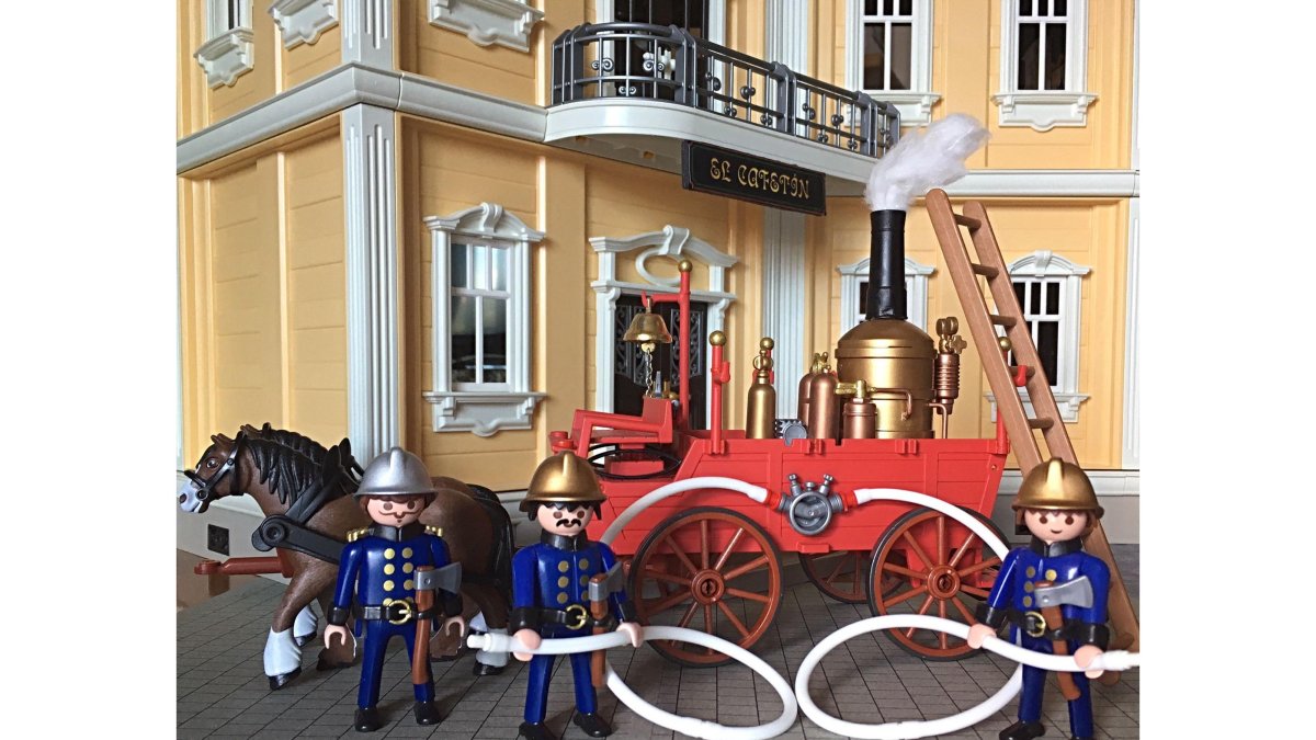 Una parte de la muestra de clicks de Playmobil en Valencia de Don Juan. DL