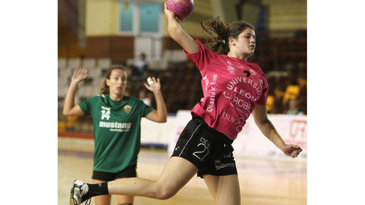 La central Taty Lozano fue ayer de las mejores.