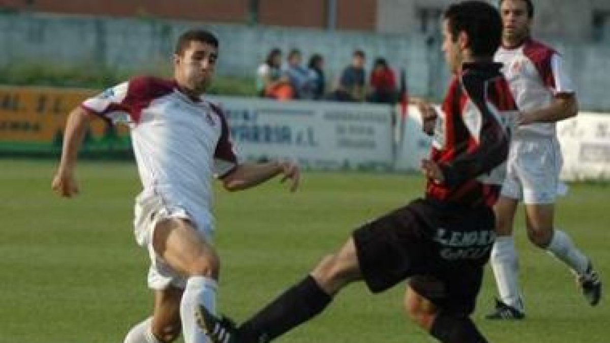 Landáburu, a la izquierda, a punto de fichar por el Huracán.