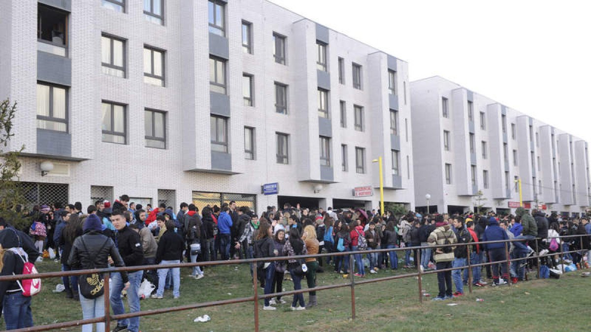 Los jóvenes volvieron a acudir al Campus con motivo de la fiesta de la Facultad de Filosofía.