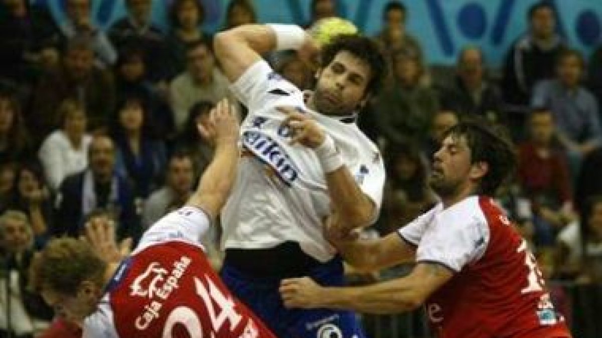 Antonio García en un partido contra el Ademar.