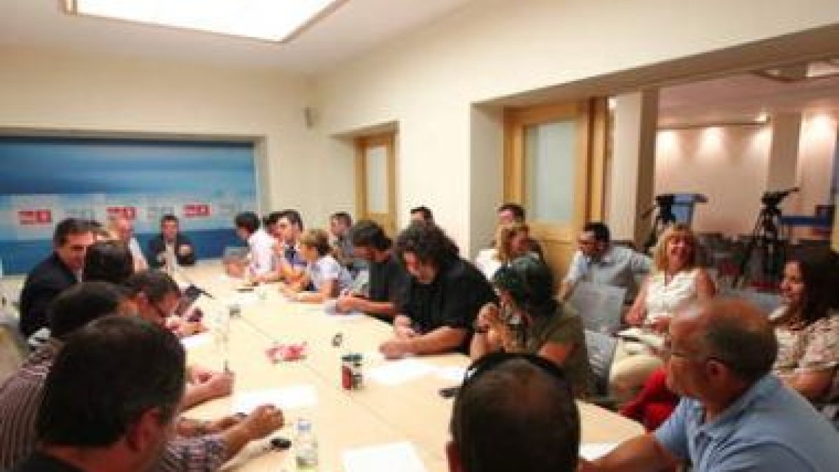 La ejecutiva del PSOE ratificó ayer los grupos en la Diputación y el Consejo del Bierzo.
