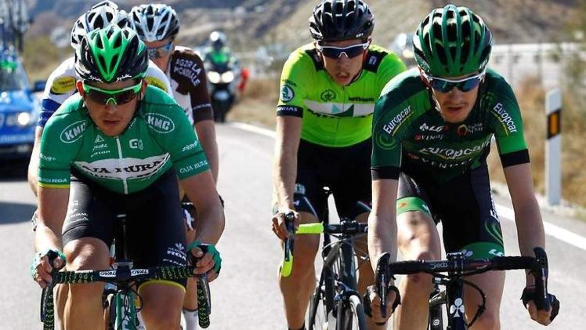 Miguel Ángel Benito, a la izquierda, tendrá que esperar al año que viene para correr la Vuelta. RAFA GÓMEZ
