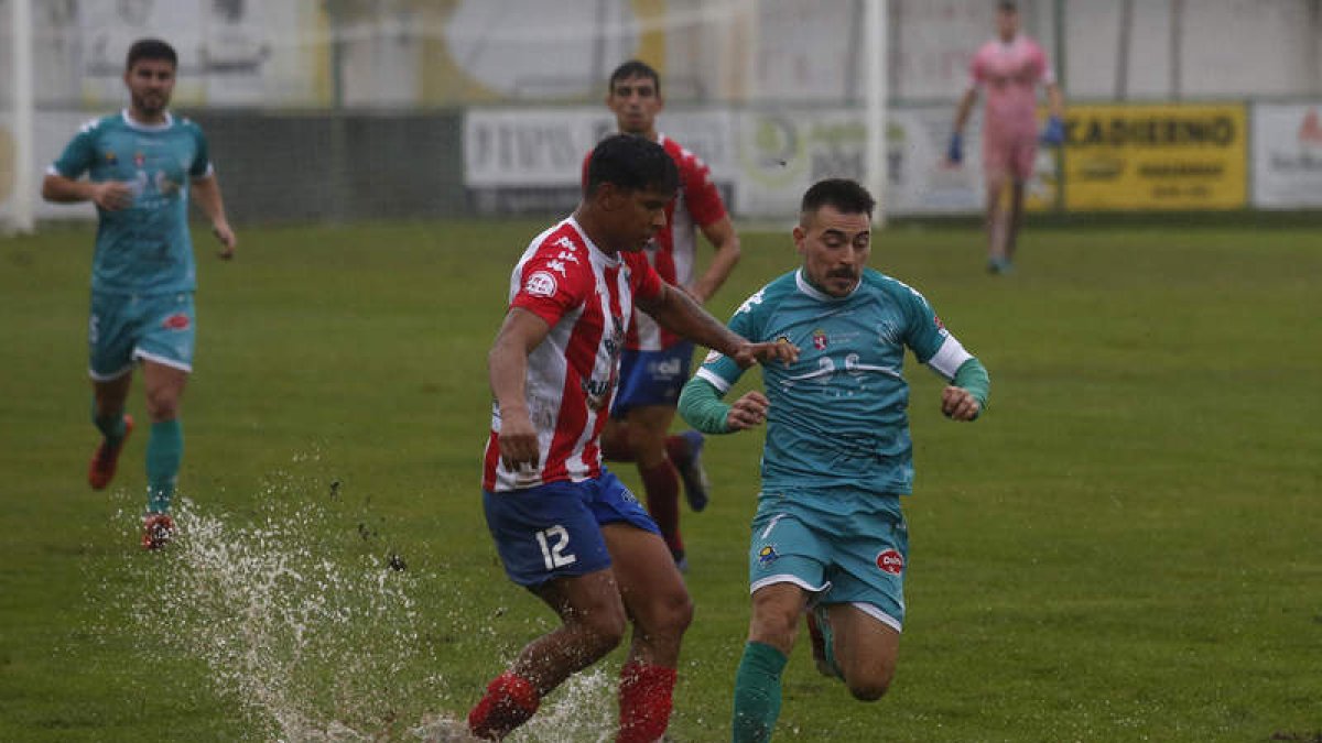 Diego Peláez anotó el gol del triunfo astorgano frente al Tordesillas en la última jornada. FERNANDO OTERO